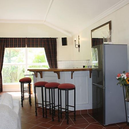 Camelot In Constantia Bed & Breakfast Cape Town Eksteriør bilde