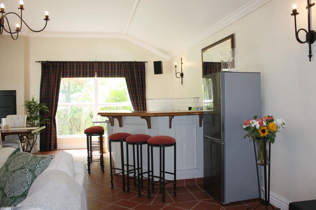 Camelot In Constantia Bed & Breakfast Cape Town Eksteriør bilde